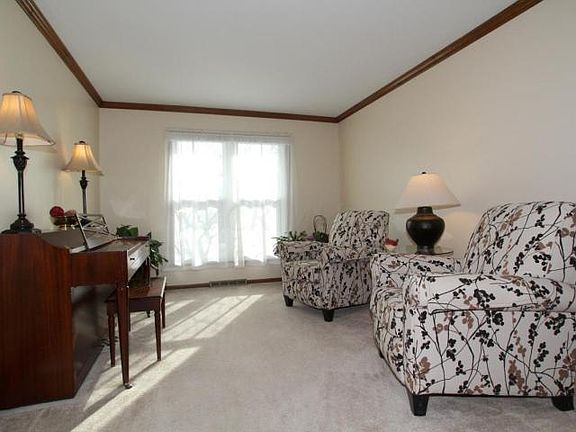 5th image of 982 Corbin Ct