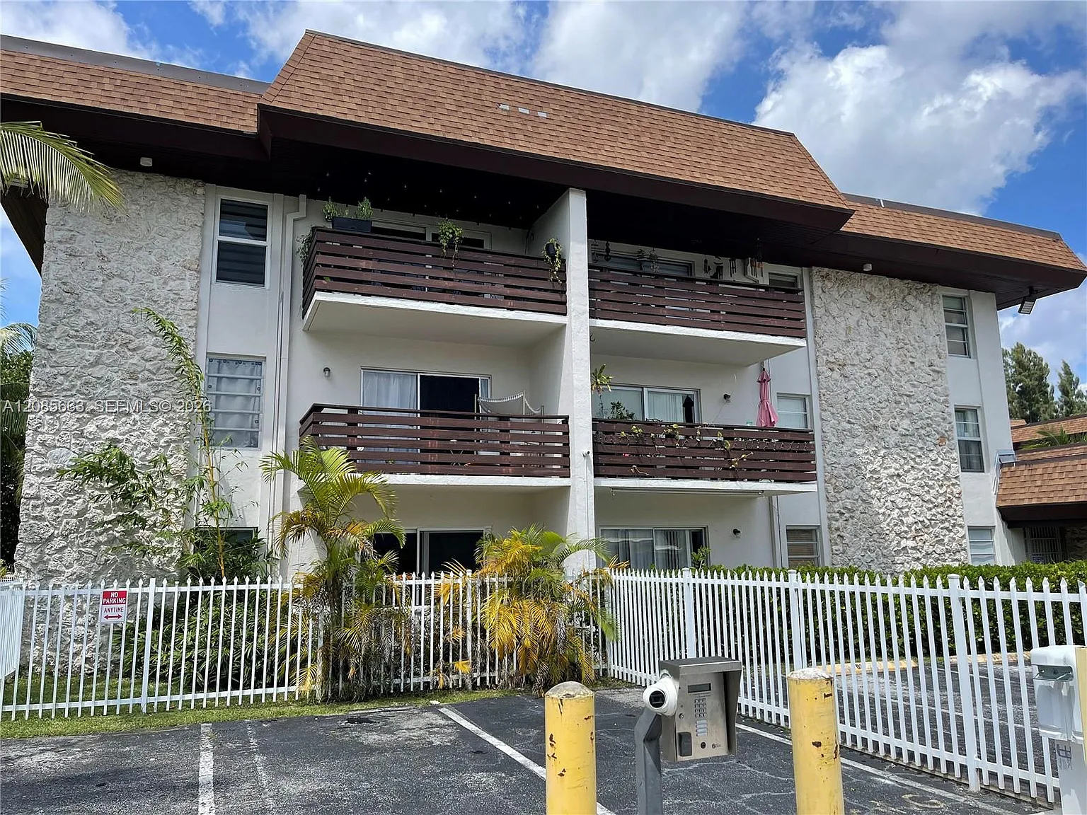 Dadeland Capri Condo — Photo 3