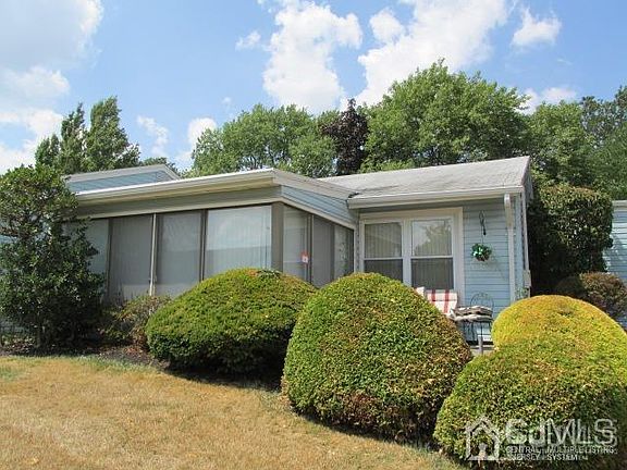 3rd image of 107 Chatham Dr #A
