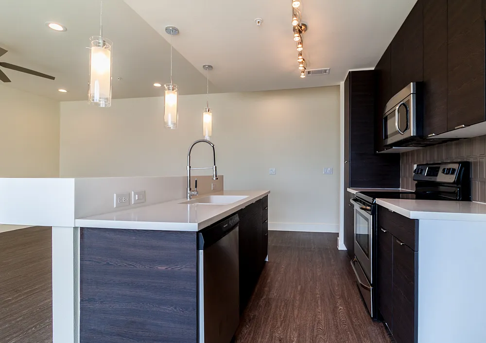 **Two Weeks Free Rent Stunning 2/2.5 Multi-Level Skybridge Lofts Condo Near Soco! — Photo 3
