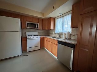 131 Rathbun Ave #2B, Staten Island, NY 10312