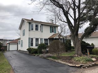 2170 Maddy Ln, Keego Harbor, MI 48320