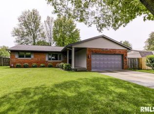 808 Magnolia Dr, Chatham, IL 62629