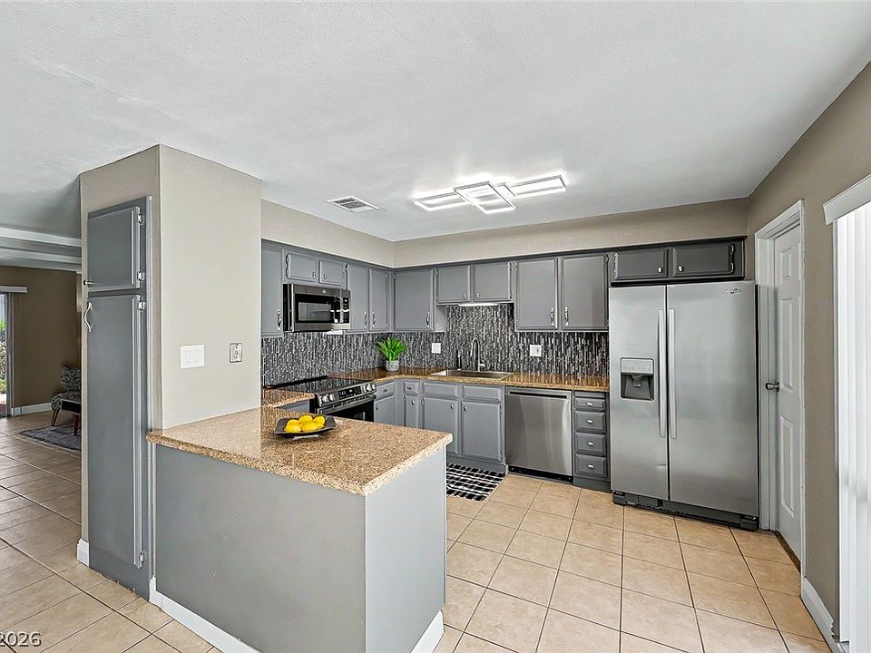 1st image of 572 Willow Green Dr