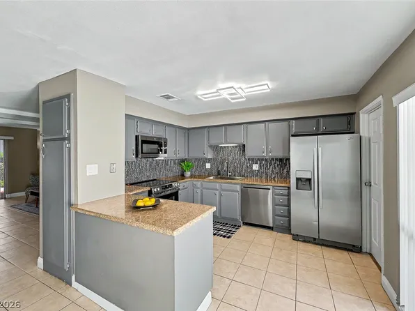 572 Willow Green Dr, Paradise, NV 89169