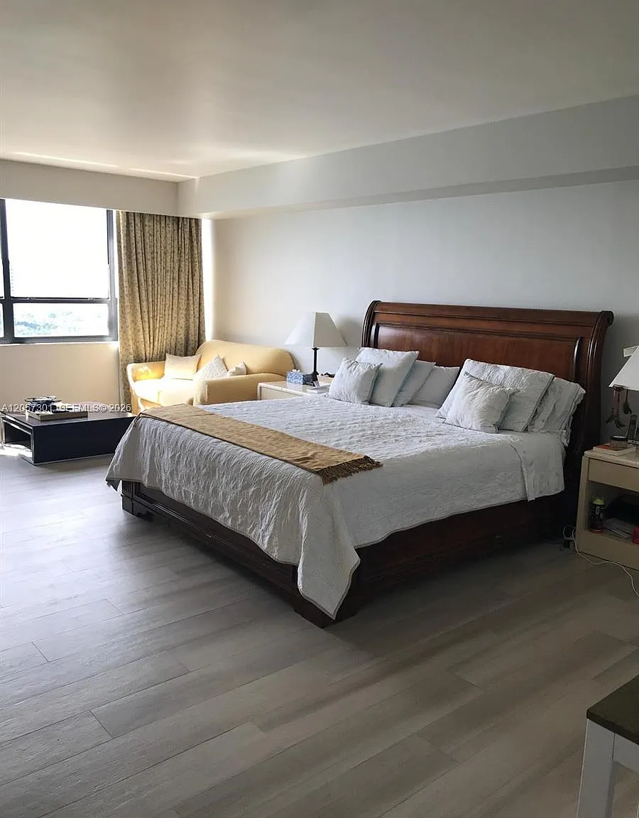 Jockey Club Iii Condo — Photo 2