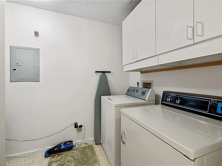 6900 Dennis Cir #J-205 — Photo 14
