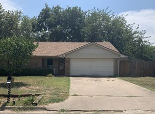 216 N Edgefield Rd, Waxahachie, TX 75165