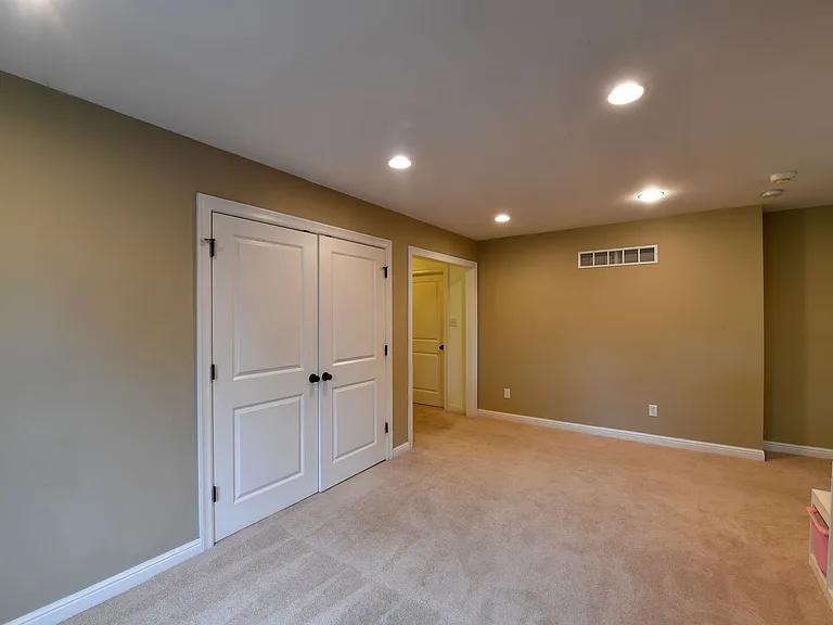 106 Manlyn Dr — Photo 39