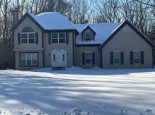 142 Chatham Hill Rd, Stroudsburg, PA 18360