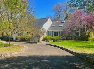 25 Lancelot Rd, Fairfield, CT 06824