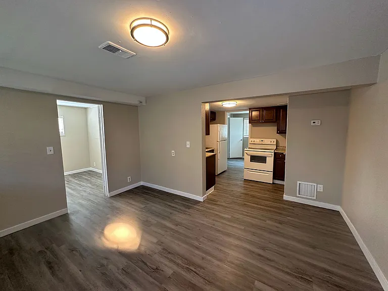 102 W Ida Ave — Photo 19