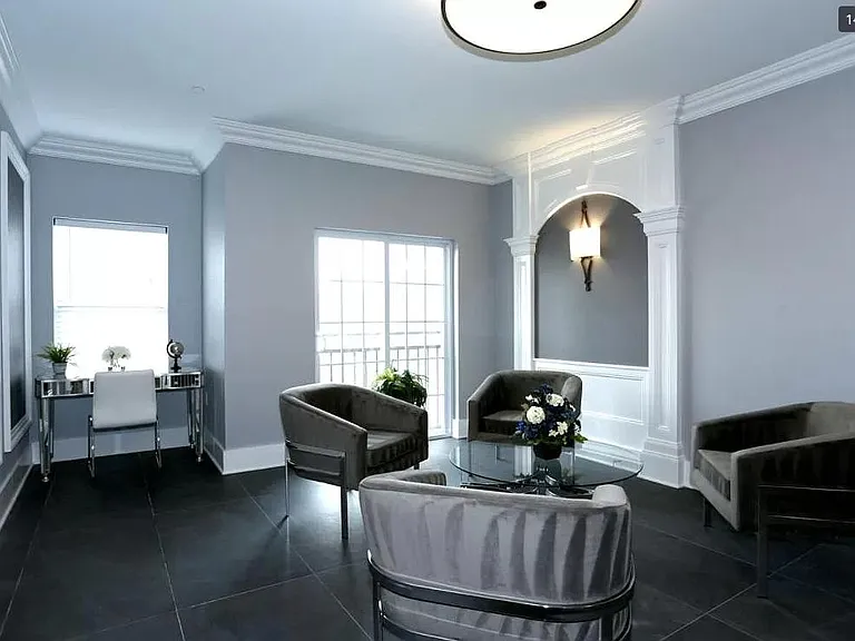 Green Oaks Apartments — Photo 11