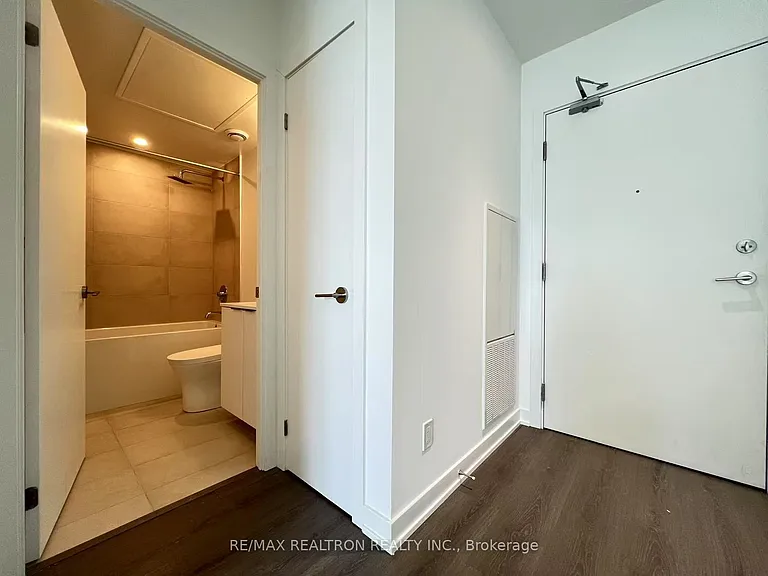 8 Wellesley St W #3202 — Photo 13