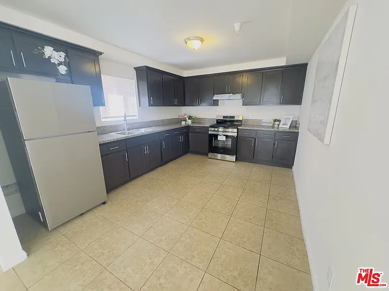 10605 Avalon Blvd — Photo 13