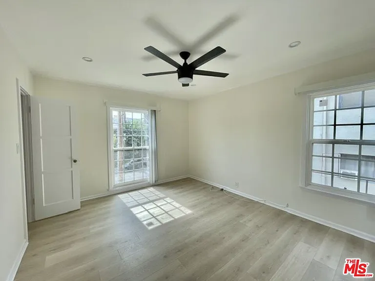 1600 N Martel Ave #B — Photo 20