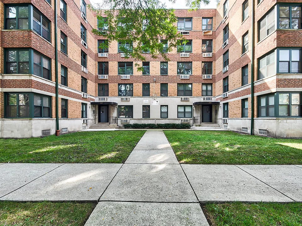 2545 W Fitch