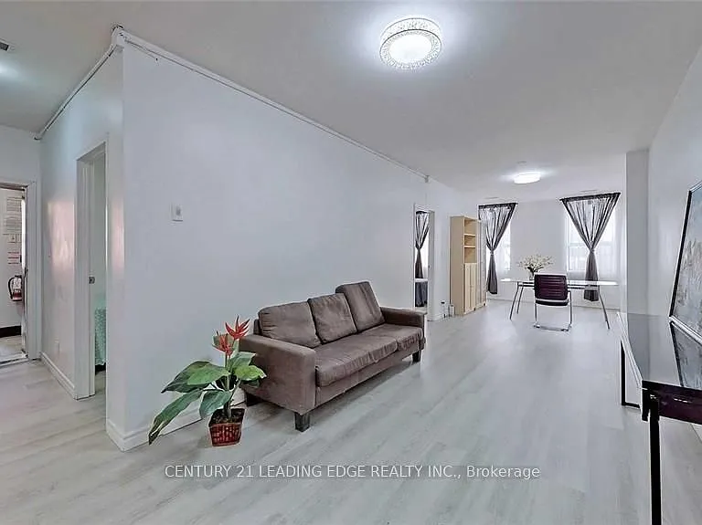 113 James St N #201 — Photo 2