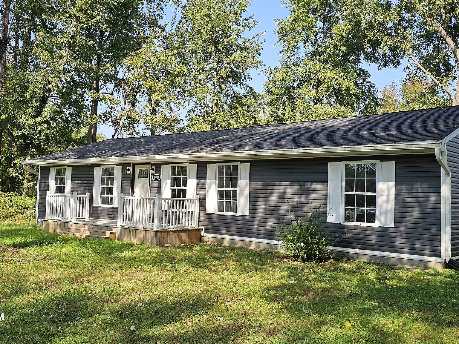 6908 Manslick Rd — Photo 2