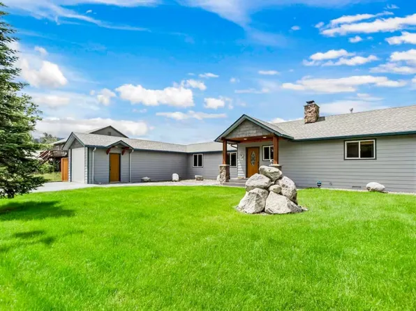 208 4th St, Dover, ID 83825