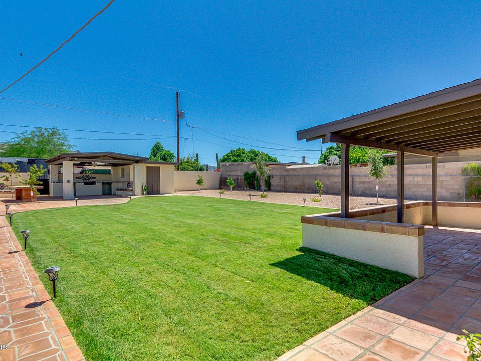 1st image of 807 E Desert Dr S
