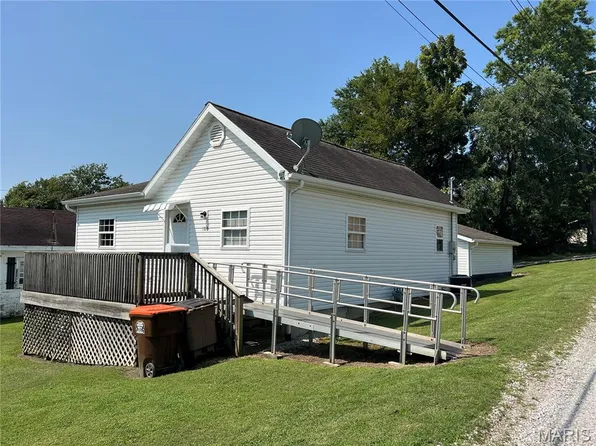 106 S 4th St, Benld, IL 62009