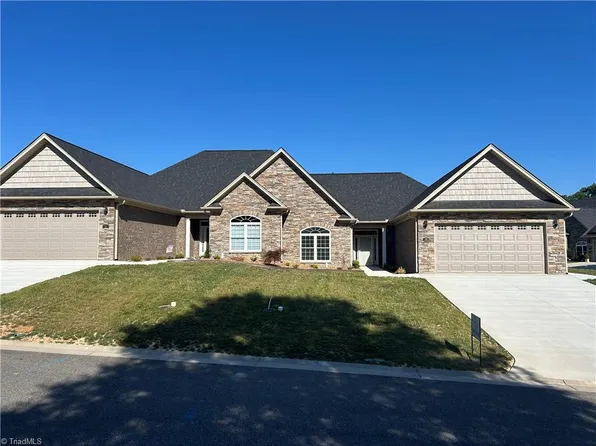 125 Greystone Ln, Mount Airy, NC 27030