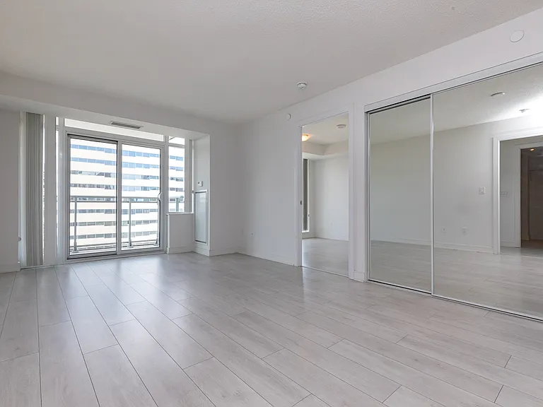 525 Adelaide St W #1111 — Photo 6