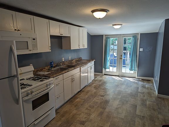 5th image of 409 W North St