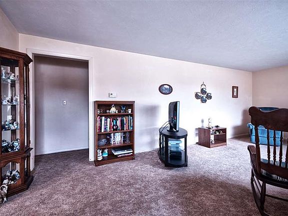5th image of 312 Homan Ave