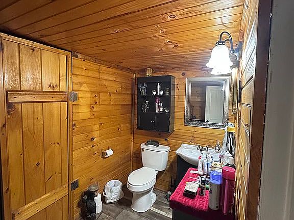 5th image of 937 Clayton Hollow Rd