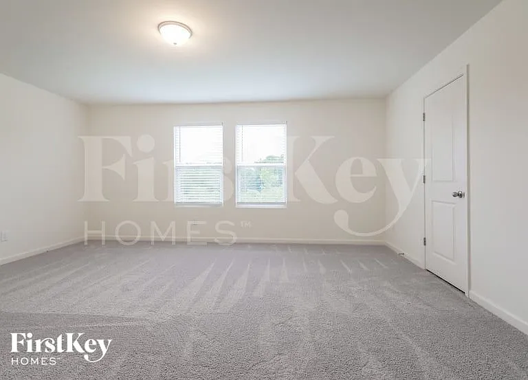 135 Knightsbridge Ln — Photo 6