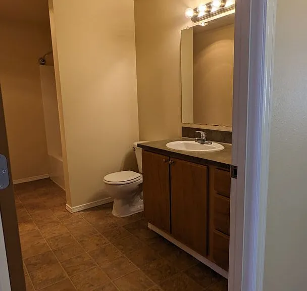 Wellesley Park Apartments — Photo 32