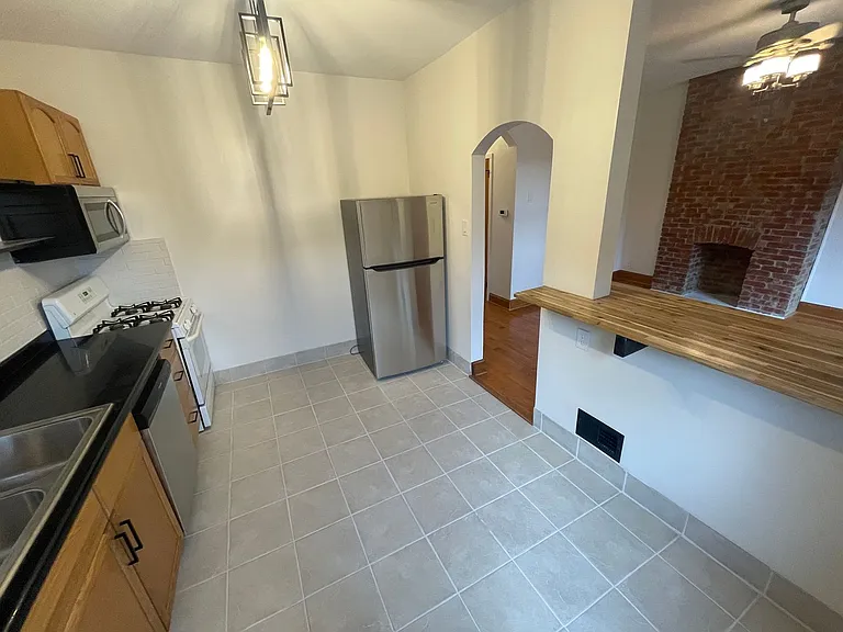 3 Unit Apartment Building in the Heart of the Bellevue area of Pittsburgh — Photo 6