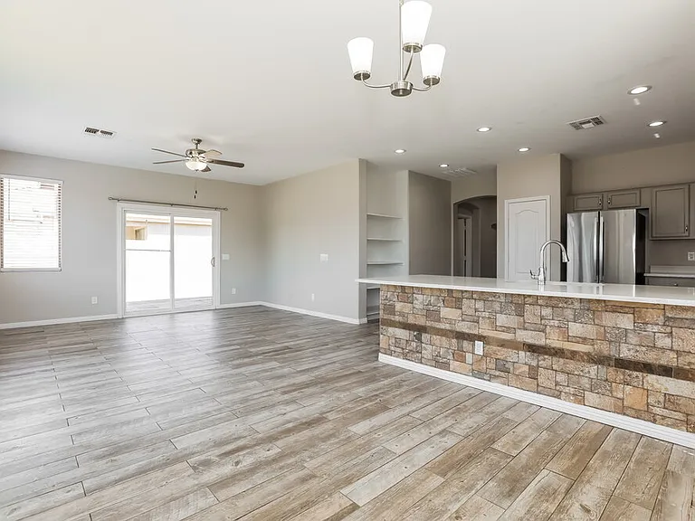 3329 E Powell Ct — Photo 5
