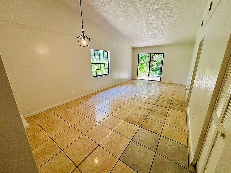 4193 New Haven Ct — Photo 3