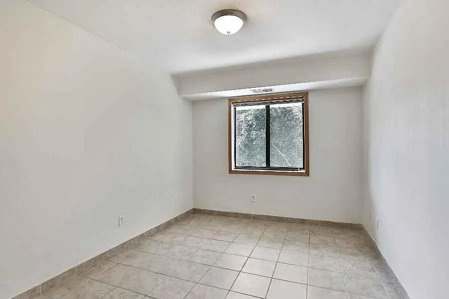 1410 Rollins Ave SE — Photo 3