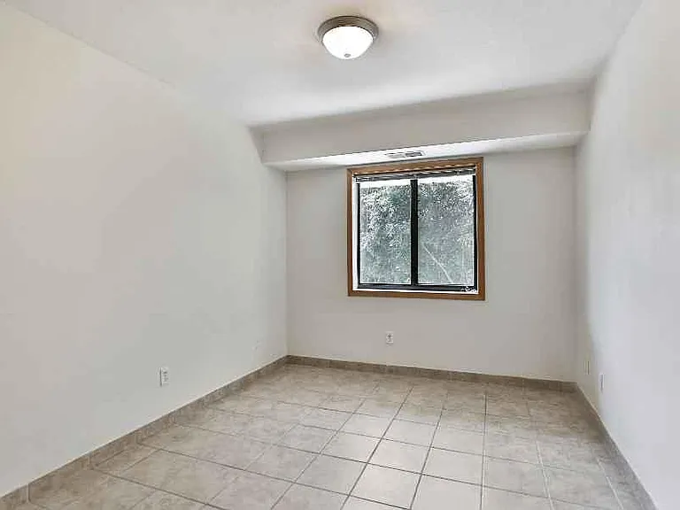 1410 Rollins Ave SE — Photo 3