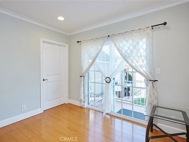 17827 Burbank Blvd — Photo 16