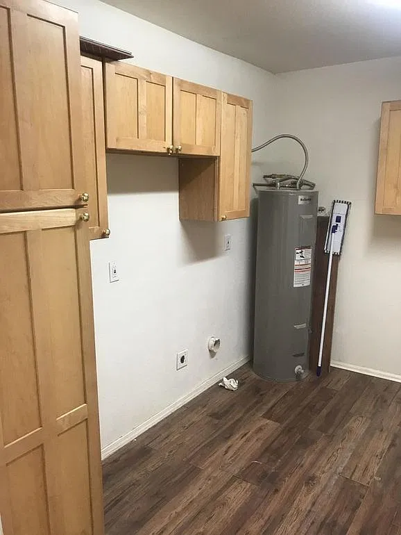 590 N Warner St — Photo 4