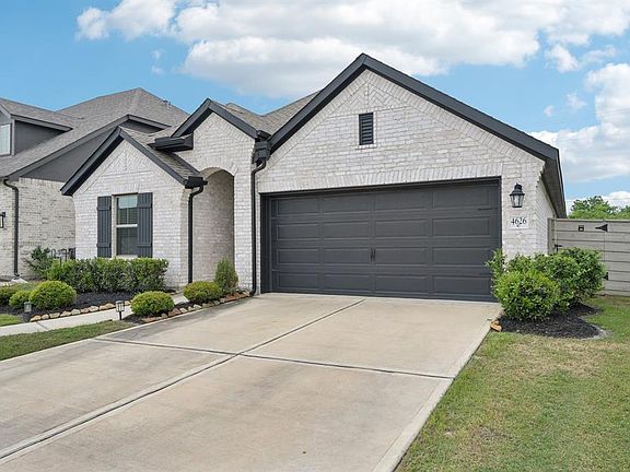 4th image of 4626 Crest Hill Drive