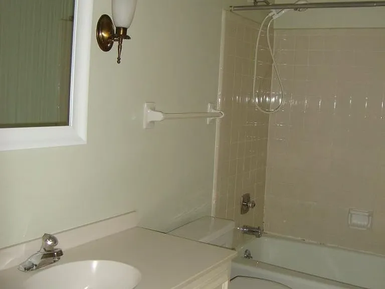 5864 Brentwood Trce — Photo 11