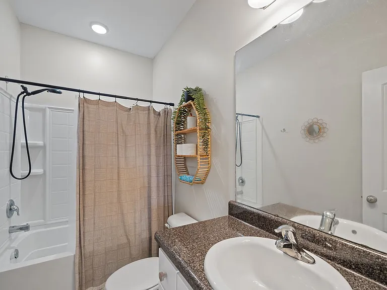 118 Clay St NE — Photo 32