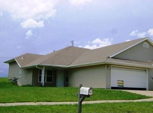 3715 SW Moundview Ct, Topeka, KS 66610