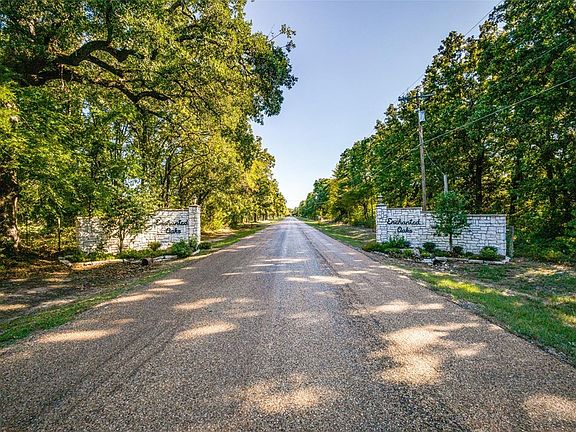 2nd image of 184 1st Oak Dr