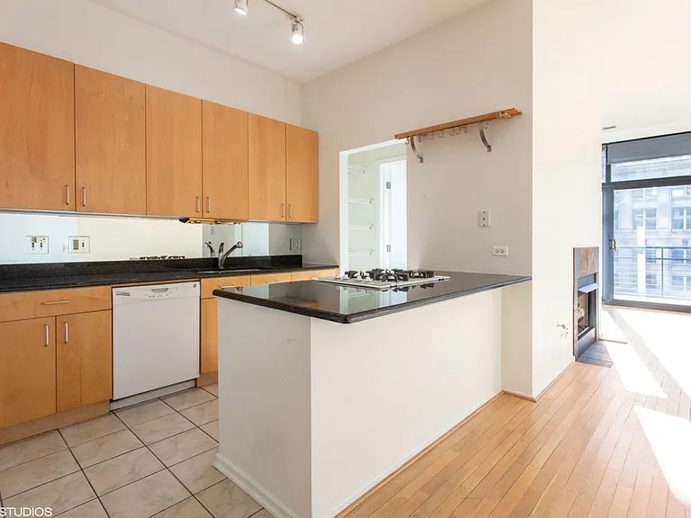 130 S Canal St #722 — Photo 4