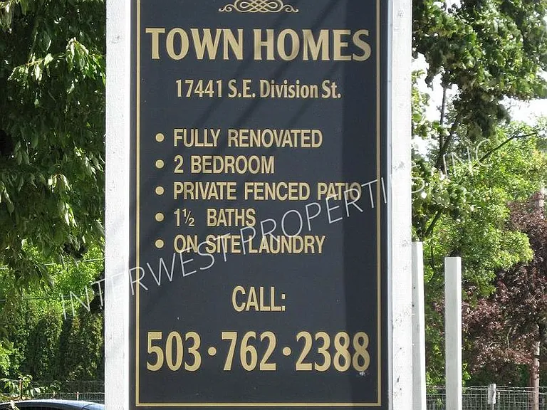 Regency Townhomes — Photo 8