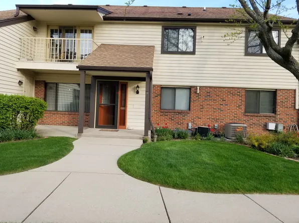 3735 W Loomis Rd #3735, Greenfield, WI 53221