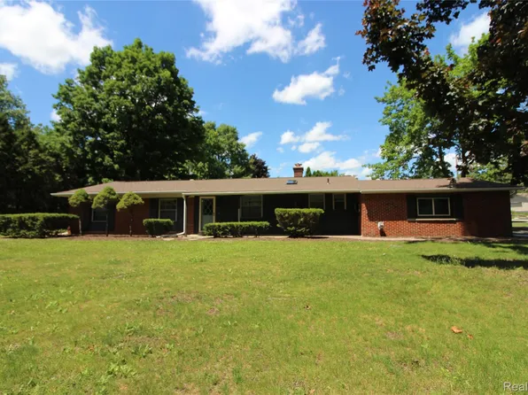 1239 Ashover Dr, Bloomfield Hills, MI 48304