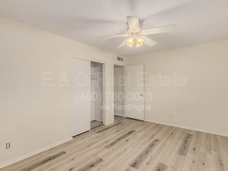 1136 W 12th St — Photo 30